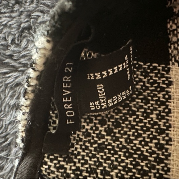 Forever 21 checkered skirt size M - Picture 2 of 2